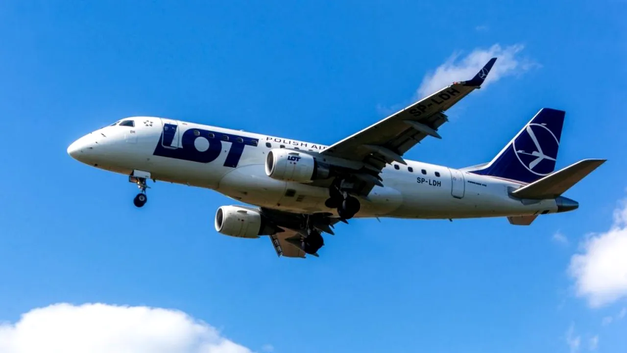 Compania aeriană poloneză LOT a achiziționat compania aeriană germană Thomas Cook Condor