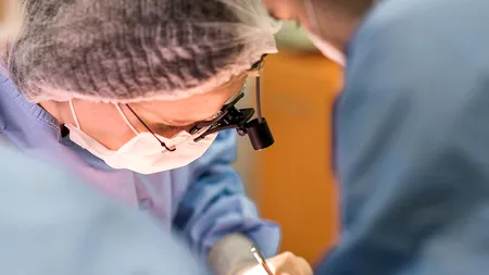 DEZVĂLUIRILE medicului care i-a pus la loc brațele Alexiei, adolescenta grav rănită într-un accident de autocar. „Nici unul dintre voi nu știe ce drame am trăit”