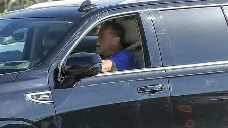 Arnold Schwarzenegger a LOVIT cu mașina o biciclistă! Cum a reacționat actorul