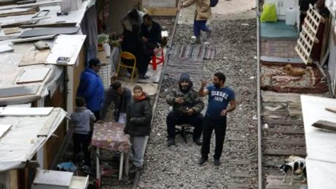 Poliția franceză evacuează o tabără de romi la Paris