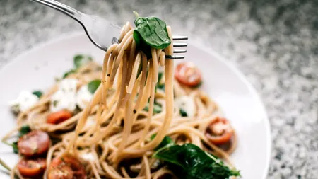 De necrezut! Câți lei costă o ciorbă de văcuță și o porție de paste în Centrul Vechi al Capitalei