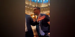 VIDEO | Îmbrânceli în sală, invective la tribună / Parlamentarii s-au gratulat cu: „milițian reșapat”, „prostule”, „trădător”