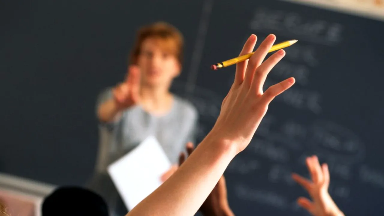 Tânăr de 19 ani, condamnat la închisoare pentru că a amenințat cu moartea un profesor. „O să sfârșești ca Samuel Paty!”