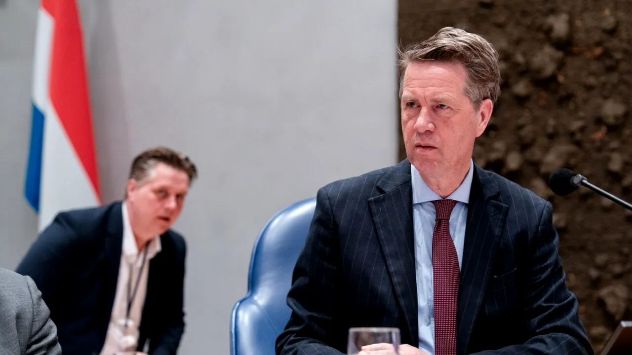 Președintele Camerei inferioare a Parlamentului olandez a propus ÎMPĂRȚIREA Belgiei între Franța și Olanda