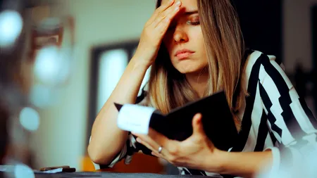 11 turiști români, ACUZAȚI că nu au plătit consumația la o tavernă din Grecia