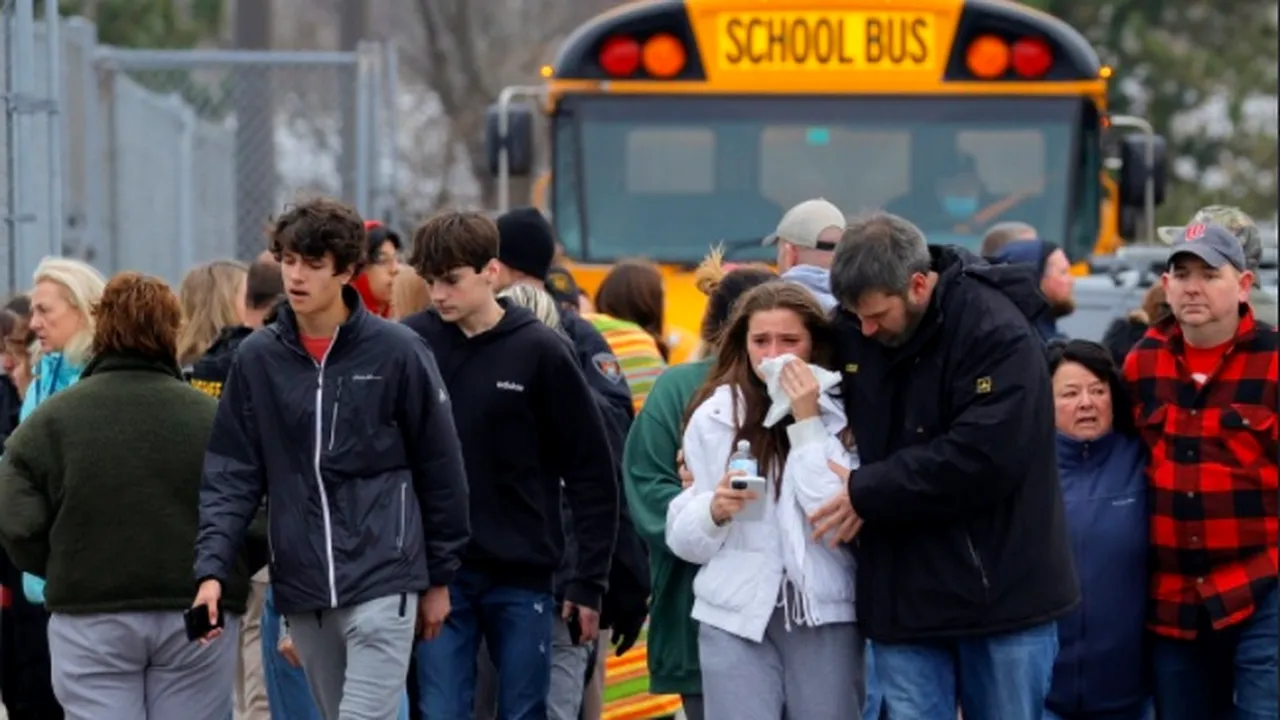 FOTO | Atac armat într-o școală din SUA. Trei elevi au murit, alte opt persoane sunt rănite. Un adolescent de 15 ani, principalul suspect