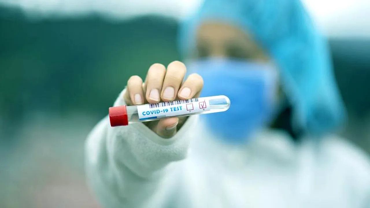 ACUZAȚII. PMB: „Ministerul Sănătății interzice Primăriei Capitalei să testeze în mod gratuit bucureștenii, în schimb încurajează testarea lor de către o firmă privată, pe bani mulți”