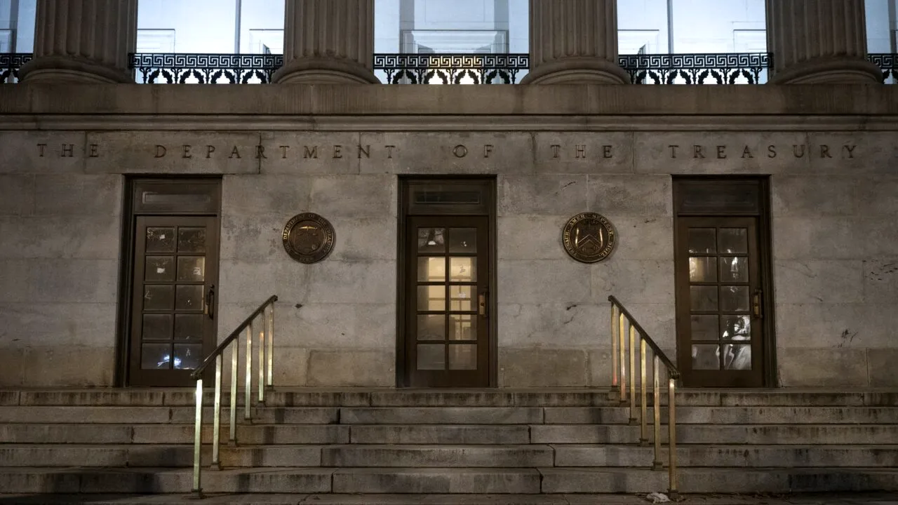 Mai multe stații de lucru și documente ale Departamentului Trezoreriei SUA, accesate de HACKERI chinezi