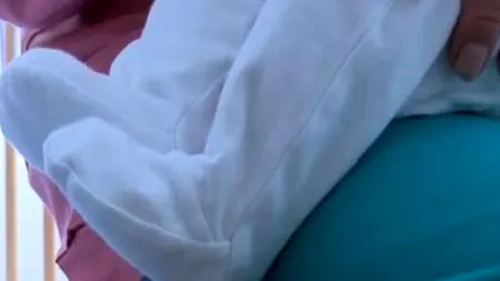 Trei frați de 3, 4 și 8 ani din Vaslui, în COMĂ ALCOOLICĂ la spital, după ce au mâncat vișine cu alcool