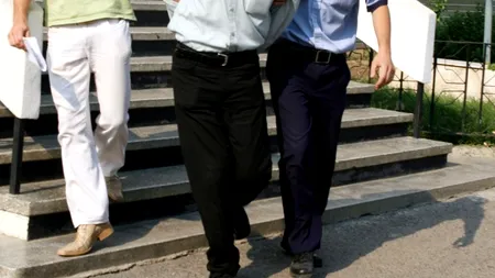 Adolescent acuzat că a furat bani și bijuterii de 40.000 lei din casele a șapte femei, reținut