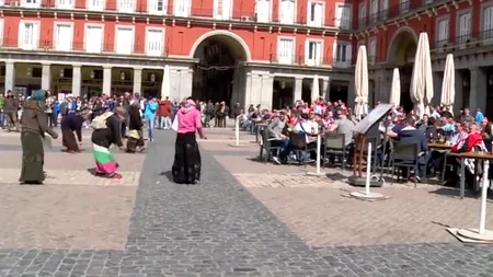 Patru cerșetoare din România umilite de suporteri olandezi. Reacția clubului PSV