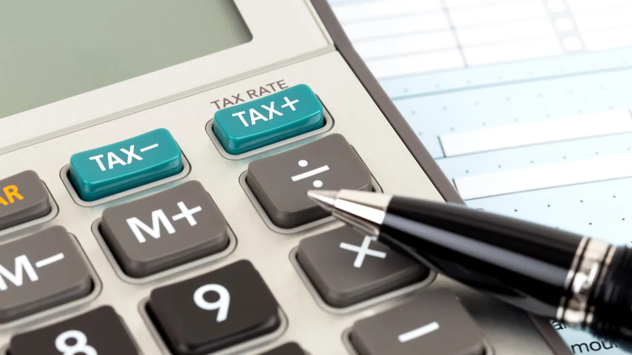 ANALIZĂ | Firmele pot cere anularea a jumătate din datoria către stat și amânarea plăților restante. Analistul Petrișor Peiu: Este o măsură populistă, dacă nu se schimbă mediul dificil legat de inflație