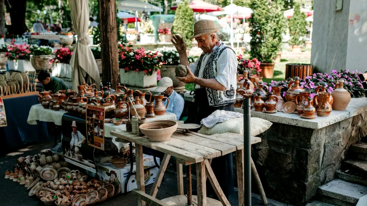 Cultura unei civilizații vechi de mii de ani, readusă la viață de meșteri olari din România, Moldova și Ucraina. Unde are loc evenimentul