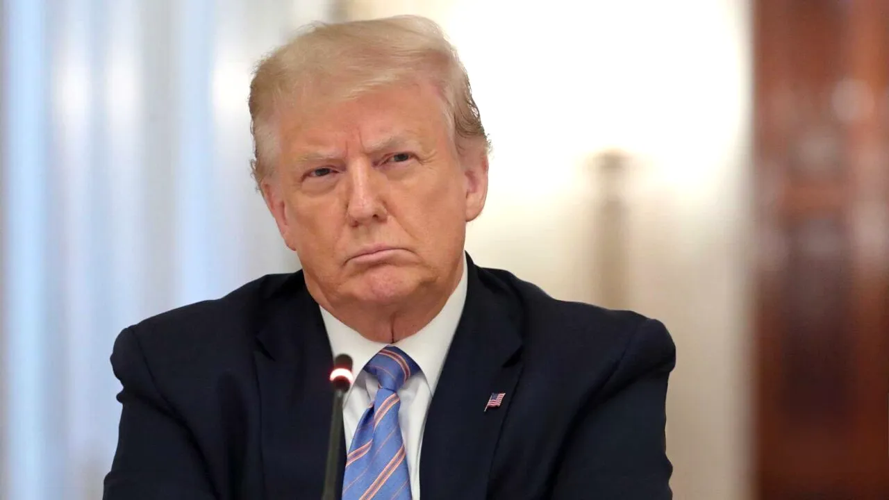 Bărbatul care i-a amenințat cu moartea pe Donald Trump și Elon Musk pe contul de YouTube a fost ARESTAT. Cum plănuia să-l asasineze pe liderul SUA