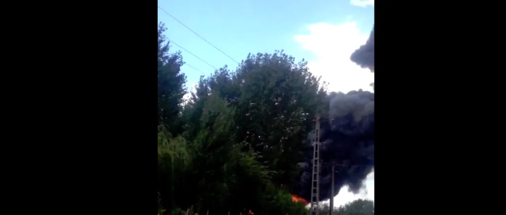 Incendiu de proporții la Orăștie. Sute de persoane, evacuate. Pompierii s-au luptat 18 ore cu focul. VIDEO