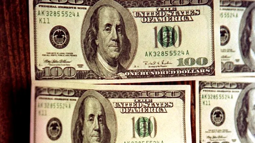 Un tânăr acuzat că a pus în circulație bancnote false de 100 de dolari în Arad, arestat