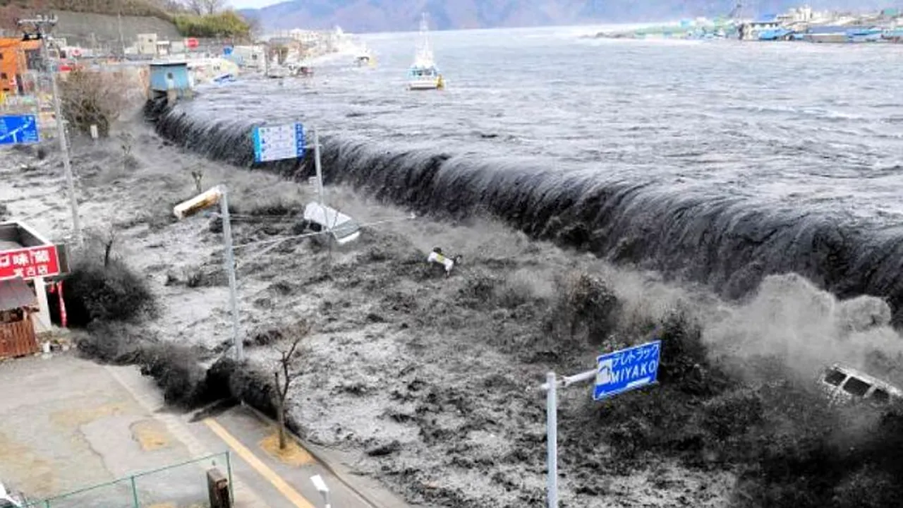 O nouă amenințare ia amploare în largul Japoniei: insula vulcanică care ar putea provoca un tsunami