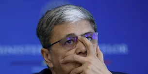 <span style='background-color: #2232e5; color: #fff; ' class='highlight text-uppercase'>POLITICĂ</span> Boloș admite că i-a căzut greu „IRONIA” lui Ciolacu: „Câteodată şi ministrul Finanţelor spune lucruri trăsnite”