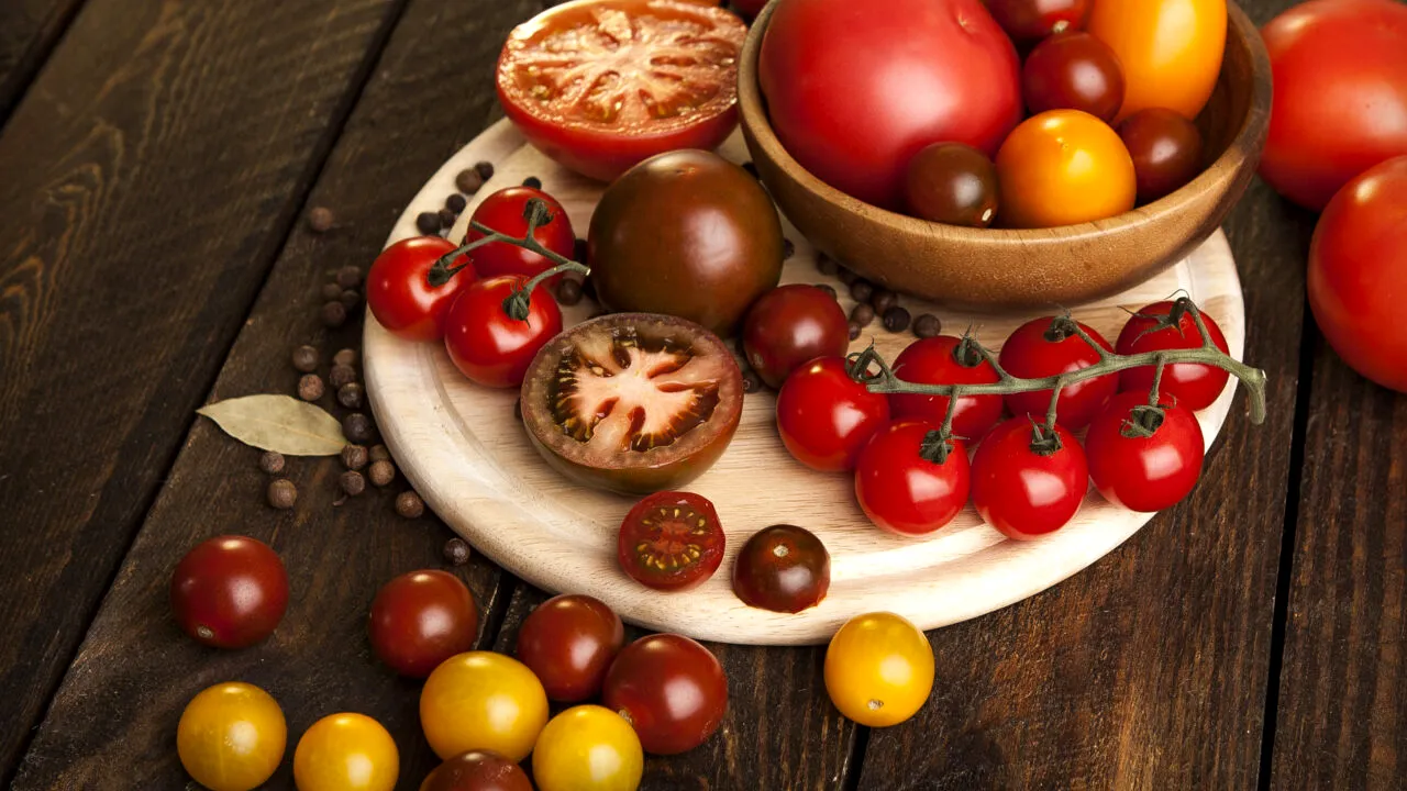 Modul corect de a pune azot la roșii. Grădinarii care nu știu asta riscă să-și compromită recolta