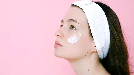 (P) Importanța aplicării unei creme hidratante în sezonul aerului condiționat