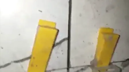 Ce a pățit un clujean după ce a chemat un „MEȘTER” să îi monteze în casă gresie de 4.000 de lei. Când a văzut lucrarea, să cadă din picioare