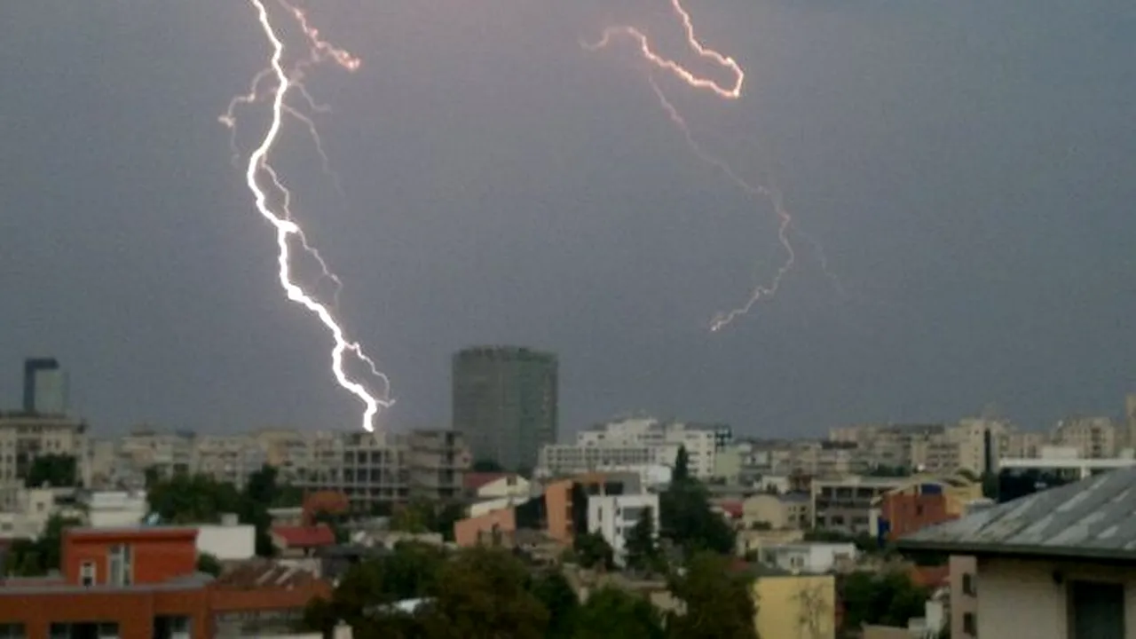 VREMEA. Avertizare de cod galben de ploi torențiale și grindină pentru 17 județe