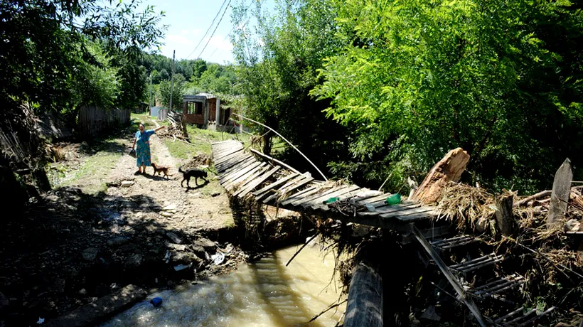 O fetiță de cinci ani a murit după ce a fost luată de o viitură, în Prahova. Trupul ei fost găsit la un kilometru de locul unde a dispărut