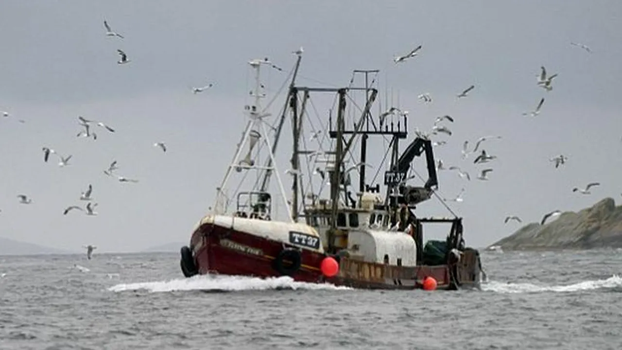 Cel puțin zece persoane au murit după ce un vas de pescuit sud-coreean s-a răsturnat