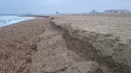 Lucrările de lărgire a plajelor din Marea Neagră creează adevărate 