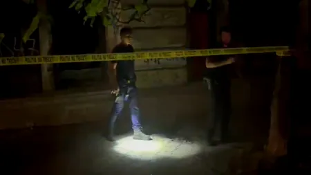 FOTO - Bărbat de 50 de ani, găsit mort într-un apartament din Capitală. Polițiștii au deschis o anchetă