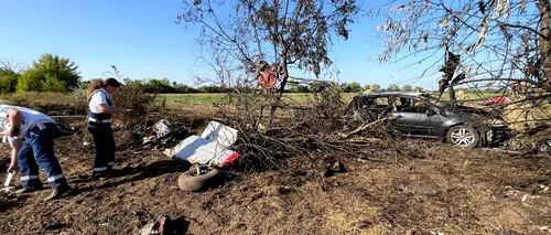 Doi oameni au murit și alți 4 au fost răniți după ce un avion s-a prăbușit în timpul unui show aviatic