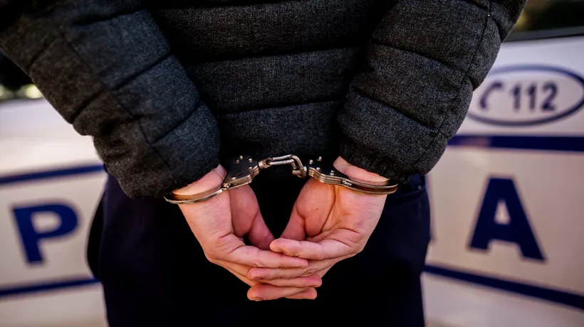 Bărbații mascați care au răpit o fată de 14 ani din propria casă au fost reținuți pentru 24 de ore