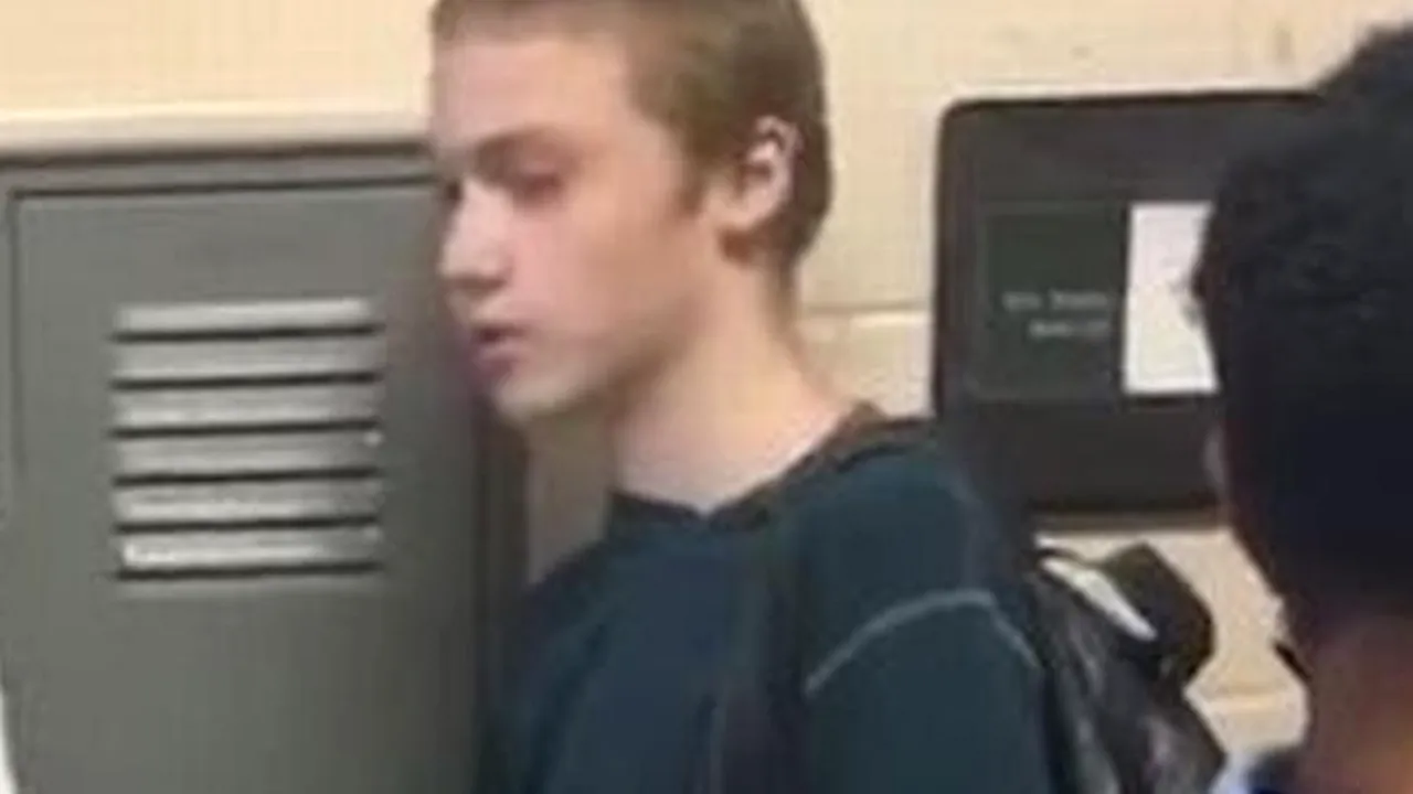 Doi elevi au luat atitudine, după ce colegul lor sărac a fost ținta bullying-ului. „Am făcut-o din bunătate, nu pentru faimă