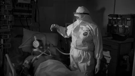 Imagini cutremurătoare din secțiile de ATI, proiectate în Piața Enescu din București FOTO/VIDEO