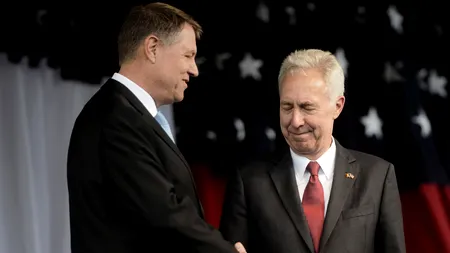 Ziua Independenței: Klaus, Viorica, Hans și politica democrată în plin regim republican