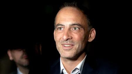 Europarlamentarul Raphaël Glucksmann a fost desemnat candidatul stângii social-democrate la alegerile prezidențiale din Franța, de anul viitor. Cine este politicianul care speră să o înfrângă pe Marine Le Pen