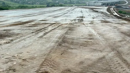 Lucrările la Autostrada Transilvania, frânate de ploi torențiale. Când se redeschid șantierele