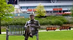 Statuia lui Mircea Lucescu vine din Ucraina în România cu avionul! Cifră rotundă azi pentru selecționer