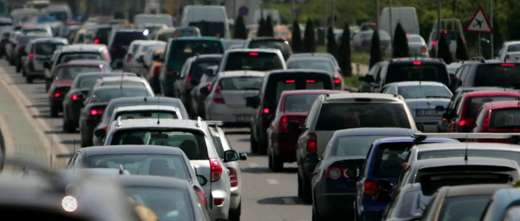 În atenția șoferilor | Coloane de mașini în zona stațiunilor montane de pe Valea Prahovei