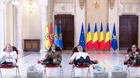 Nicușor Dan a donat sânge la Palatul Cotroceni. Președintele apare întins pe un pat medical, în Sala Unirii, zâmbind la cameră