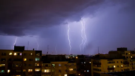 Avertizare METEO nowcasting: Cod portocaliu de ploi torențiale, vijelii și fulgere pentru 6 județe