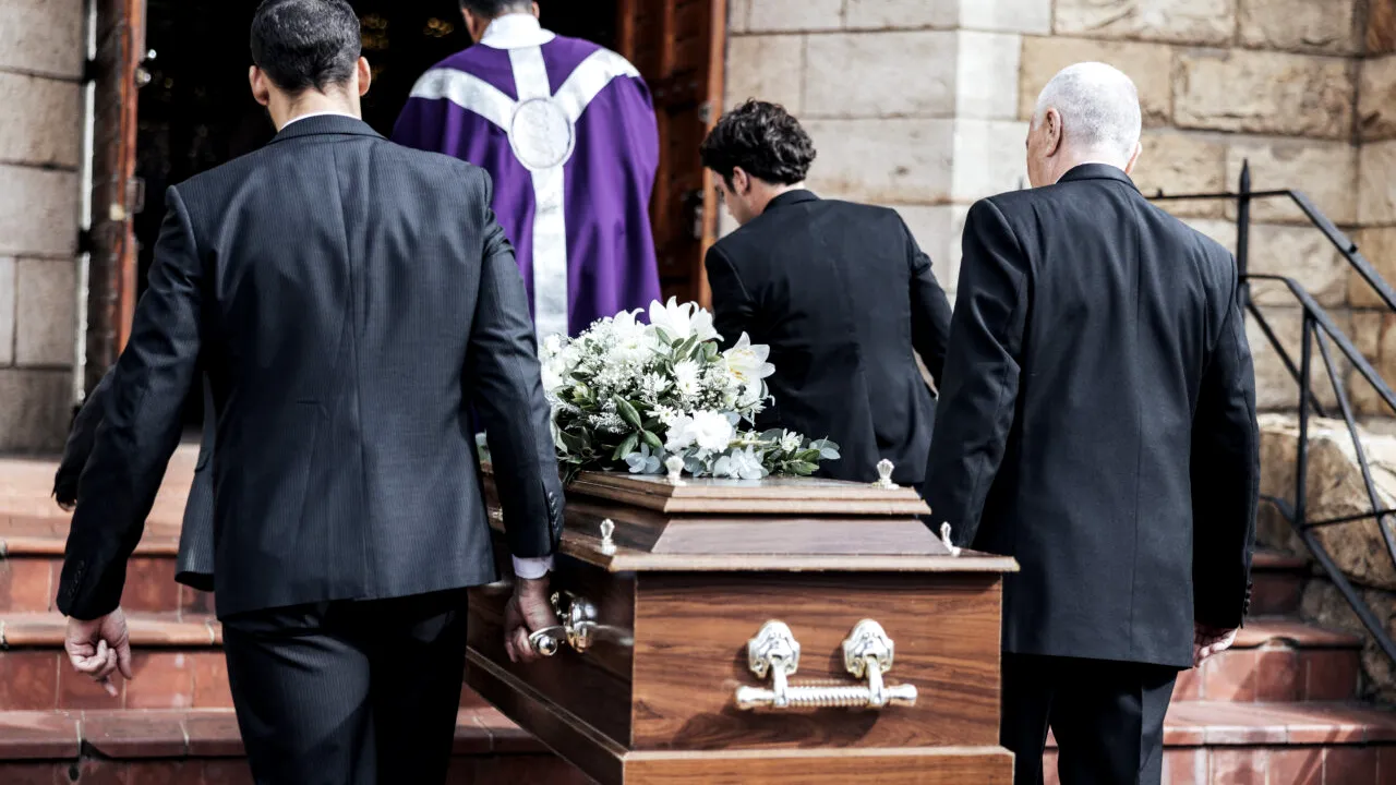 Mobilizare incredibilă în comunitatea românească din Italia, după ce un român, tată a patru copii, a fost găsit mort. Cum este sprijinită familia