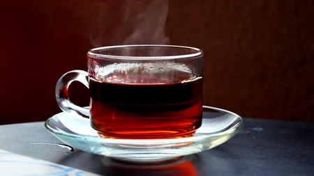Ceaiurile de fructe și chipsurile sărate, vinovate pentru eroziunea dentară. Avertismentul experților