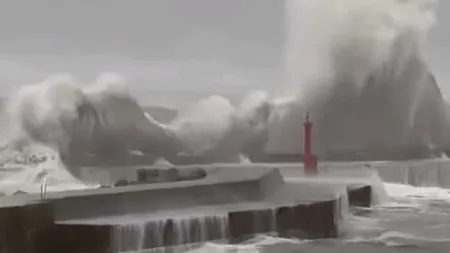 Taifun devastator în Japonia. Cel puțin șase persoane au murit în urma distrugerilor, iar peste un milion de oameni, îndemnați să-și abandoneze locuințele