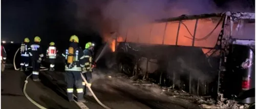 Un autocar cu 13 români la bord a fost cuprins de flăcări pe o autostradă din Austria