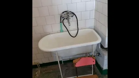 Revolta unui medic din Câmpulung Muscel: Îmi vine să înjur! Aceasta este o cădiţă de la Pediatrie, care are apă caldă cu program limitat