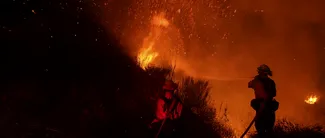 INCENDIU puternic de vegetație în Malibu. Mai multe vedete, obligate să evacueze zona