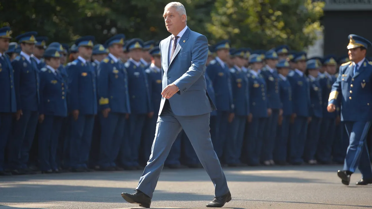 MINISTRUL APĂRĂRII ȘI-A DAT DEMISIA. „Am recunoscut în fața premierului că am greșit față de el