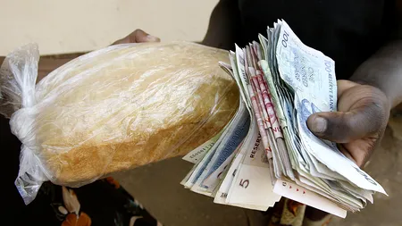 Noua rată de schimb în Zimbabwe: 1 dolar american pentru 35.000.000.000.000.000 de dolari locali