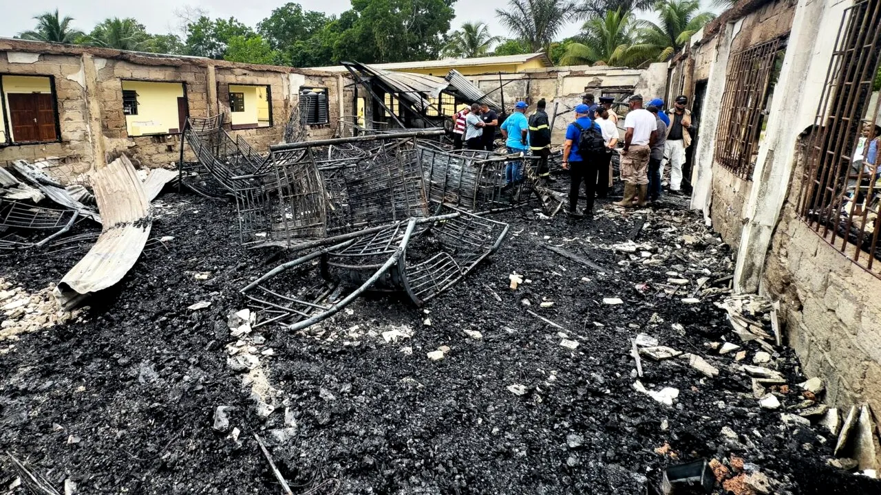 Incendiu la o școală din GUYANA, soldat cu 19 morți. Focul, pus de o elevă! Era supărată că i-a fost confiscat telefonul